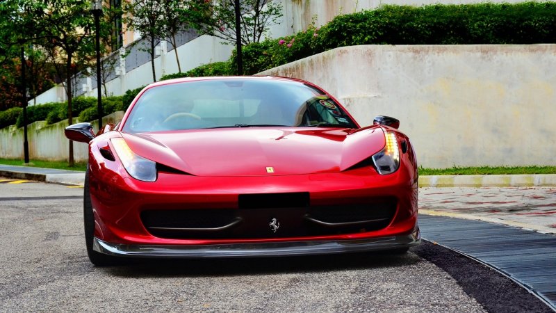 Ferrari 458 Italia красная