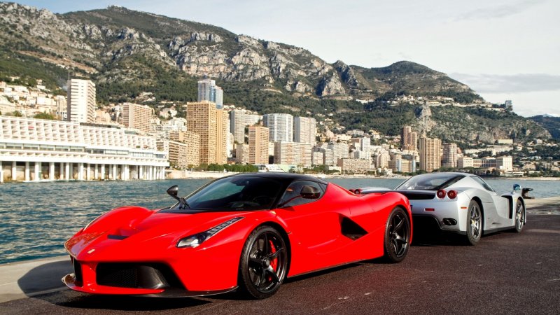 Ferrari LAFERRARI красная
