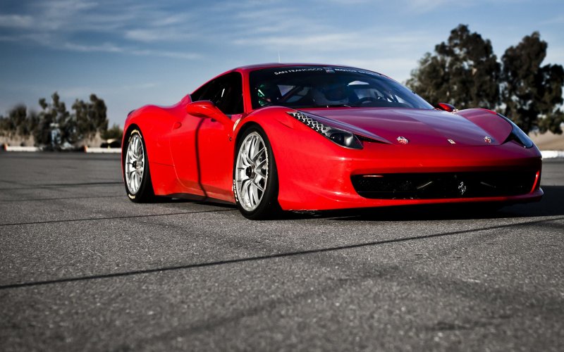 Ferrari 458 Italia красная
