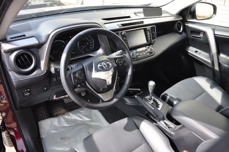 Toyota rav4 салон сзади