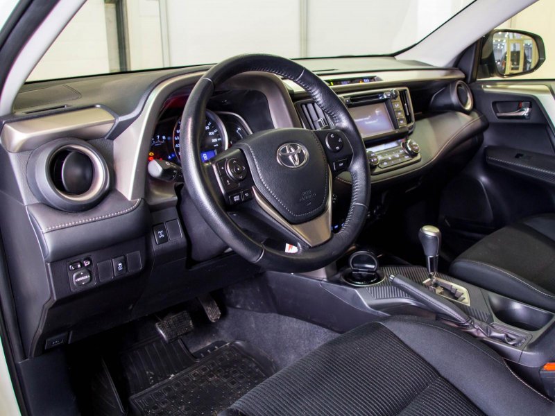 Rav4 2017 комплектации салона комбинированный