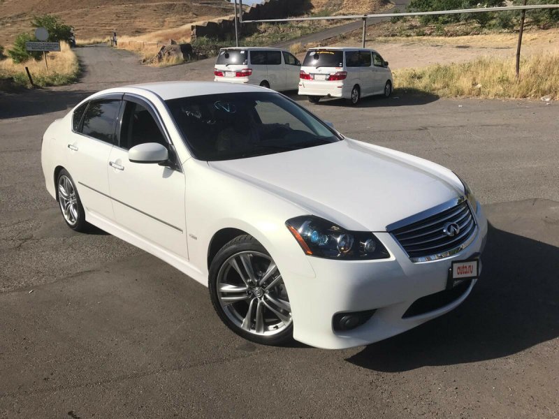 Nissan Fuga 2
