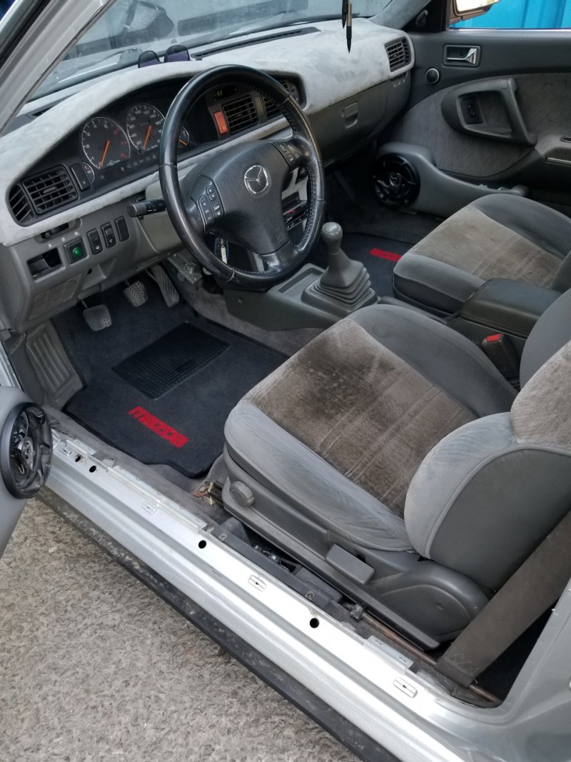 Мазда 626 GD купе салон