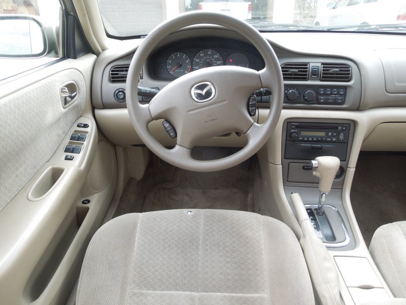 Mazda 626 2000 салон
