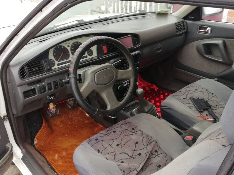 Mazda 626 GC салон