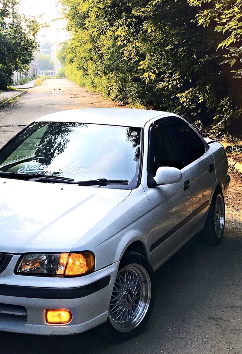 Nissan Sunny b15