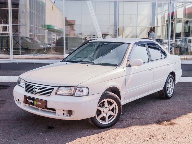 Машина Ниссан Санни 2002