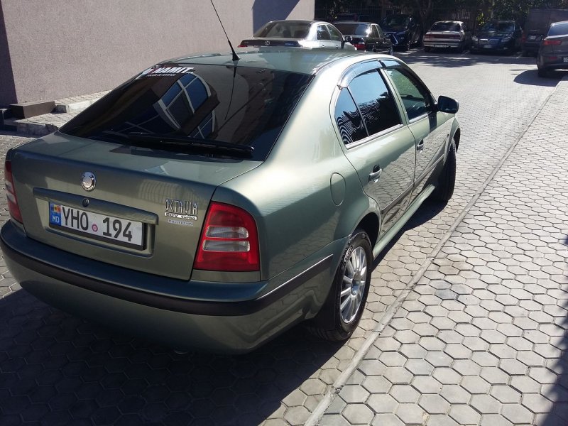 Шкода Октавия 2004 1.8