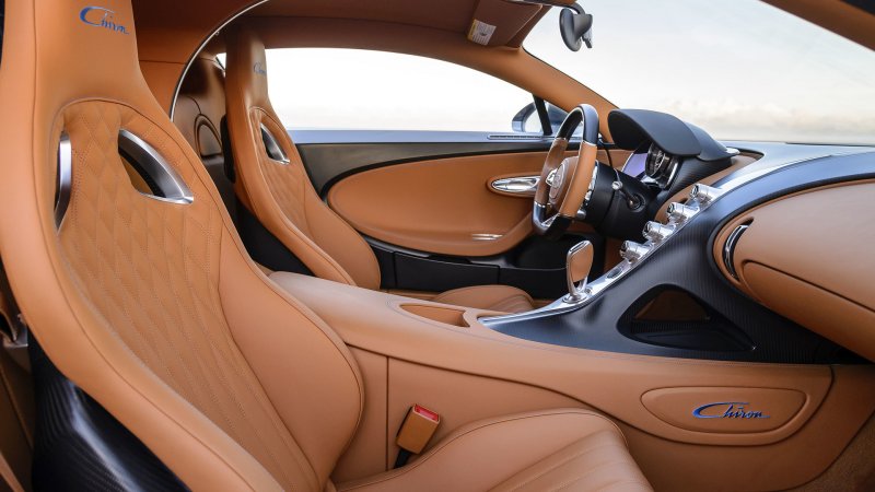 Bugatti Chiron черный салон
