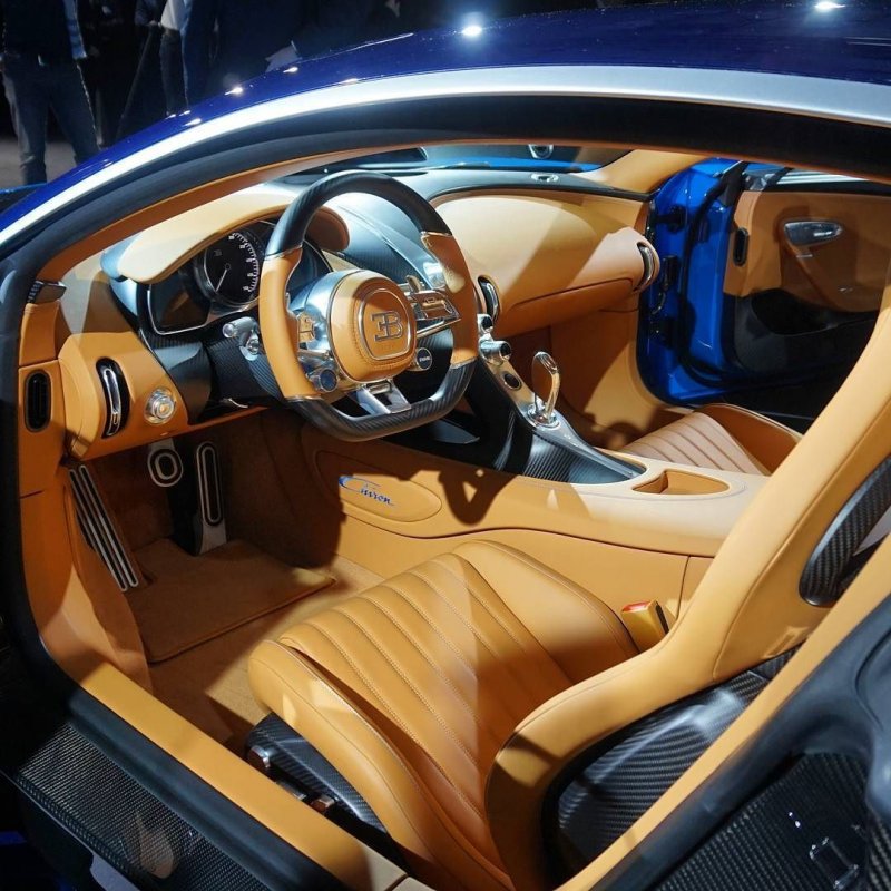 Bugatti Chiron фото салона