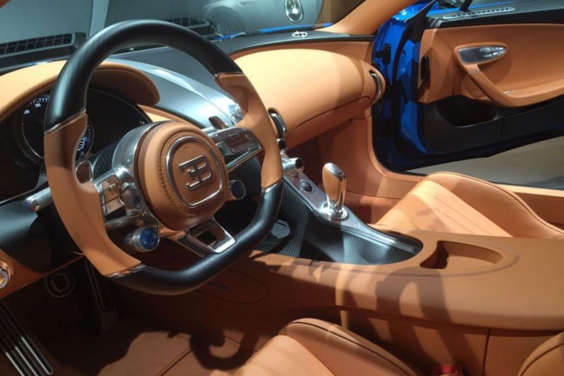 Bugatti Chiron 2021 салон
