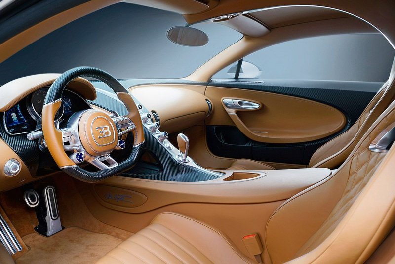 Bugatti Chiron приборная панель