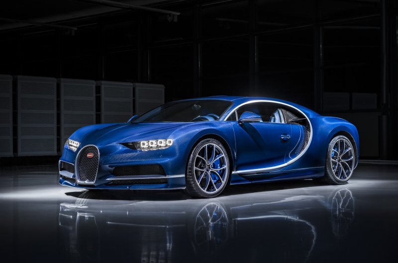 Bugatti Chiron черный салон
