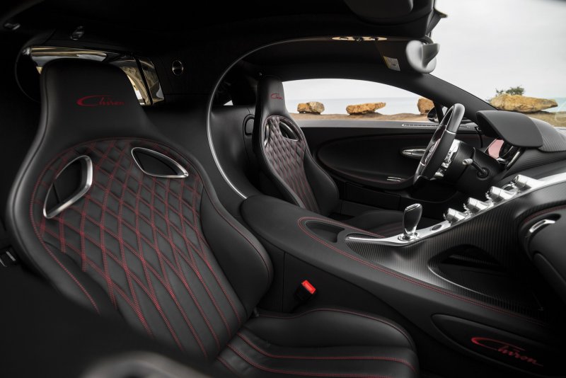 Bugatti Chiron красный салон