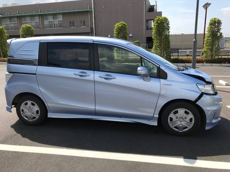 Honda freed Hybrid 2015