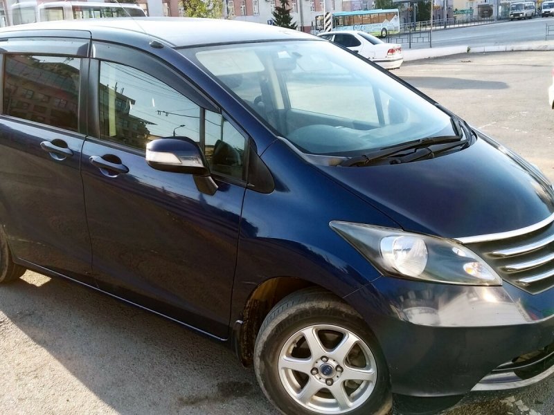 Honda freed Spike 2010