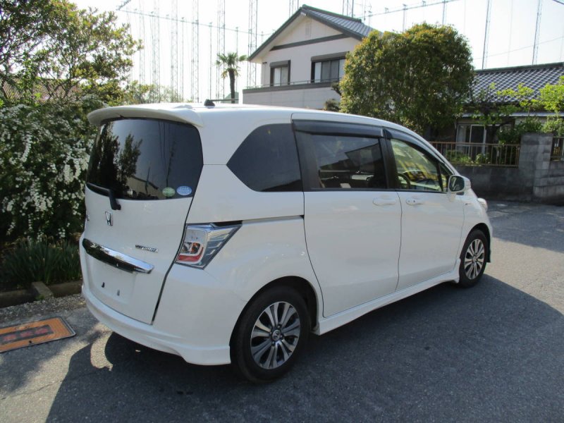 Компактвэн Honda freed
