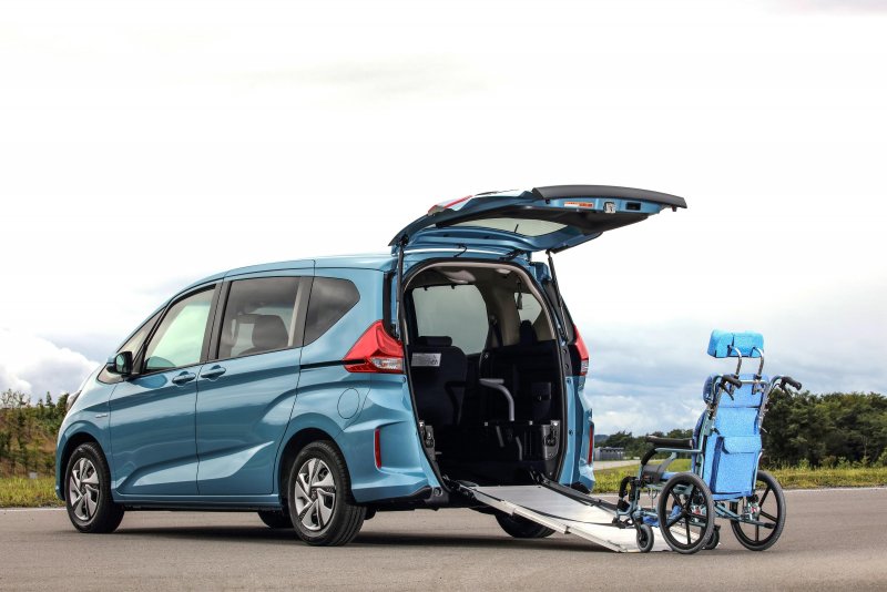 Honda freed Spike 2016