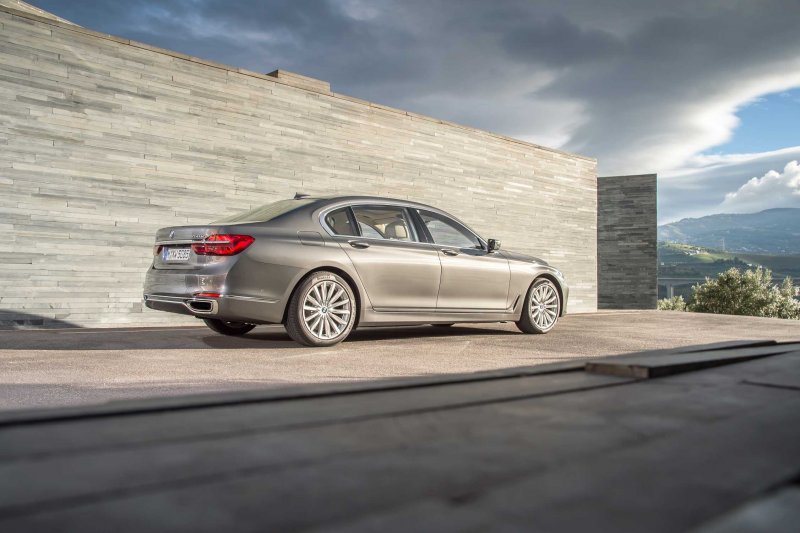 BMW 750li 2016