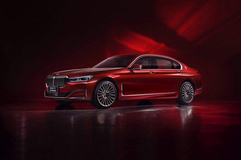 BMW g11 красная