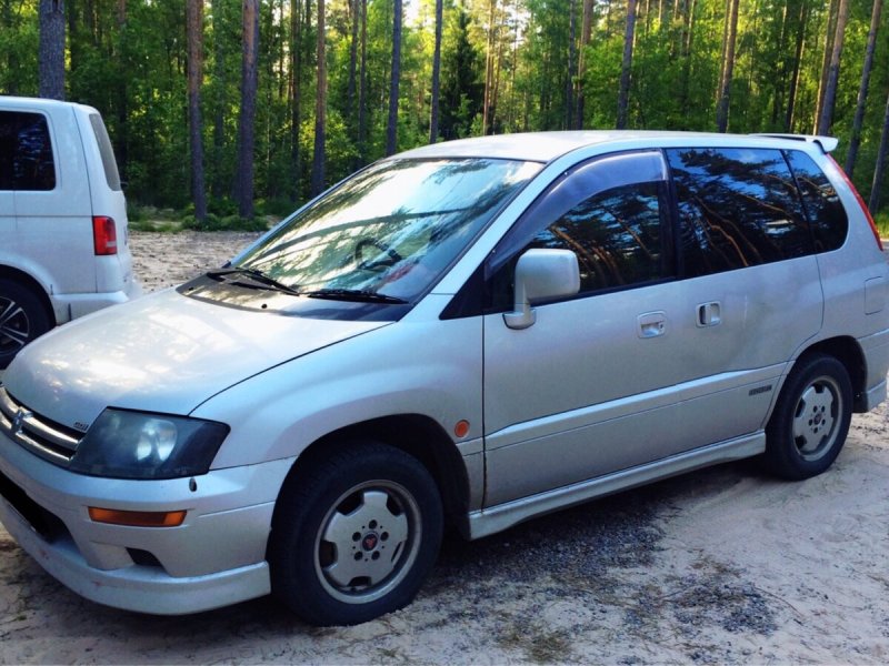 Mitsubishi Space Runner, 1998
