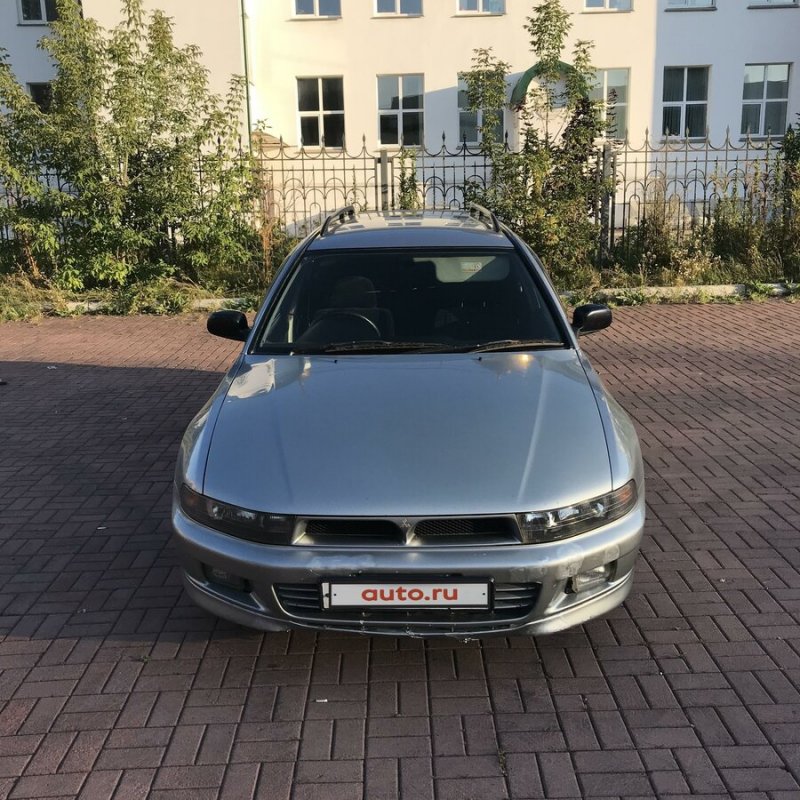 Мицубиси Каризма 1998 серебристый