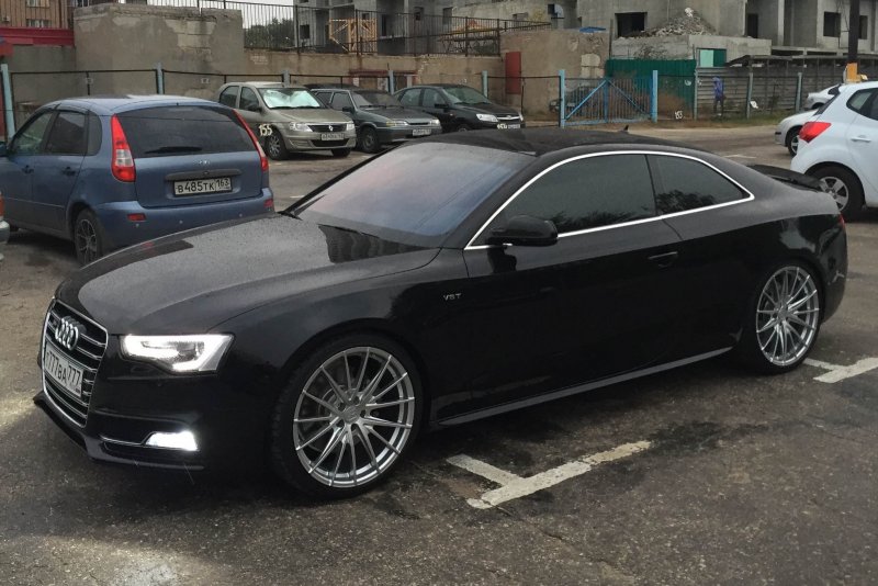 Ауди а6 2011г черный бриллиант r19