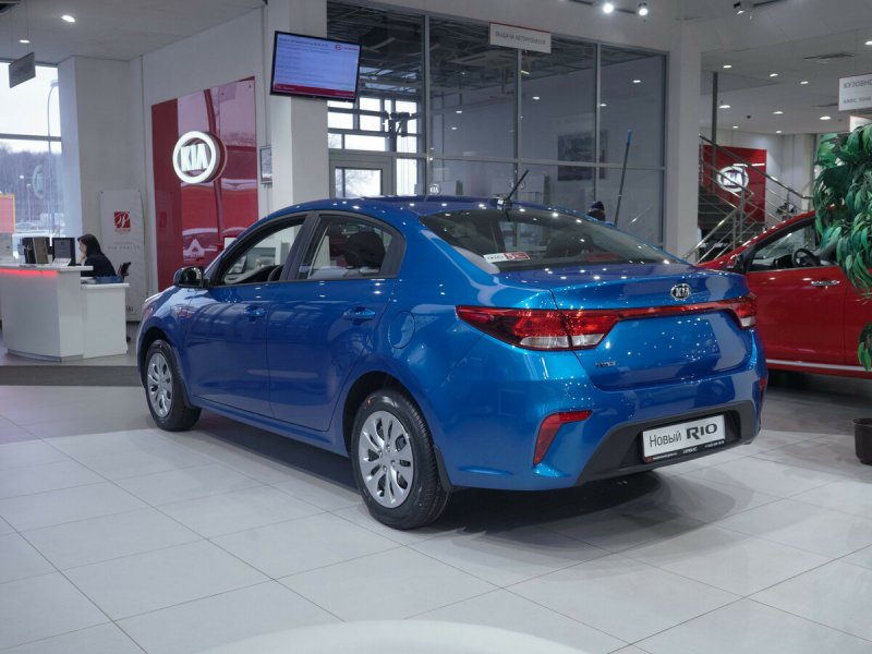 Kia Rio 2020 синяя