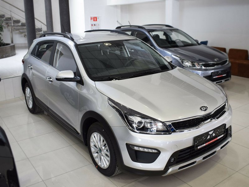 Kia Rio x-line 2020 серебристый