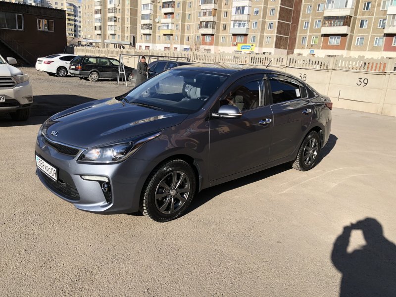 Kia Rio серый металлик 2020