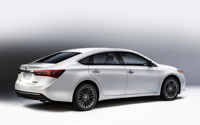 Toyota Avalon 2018 седан