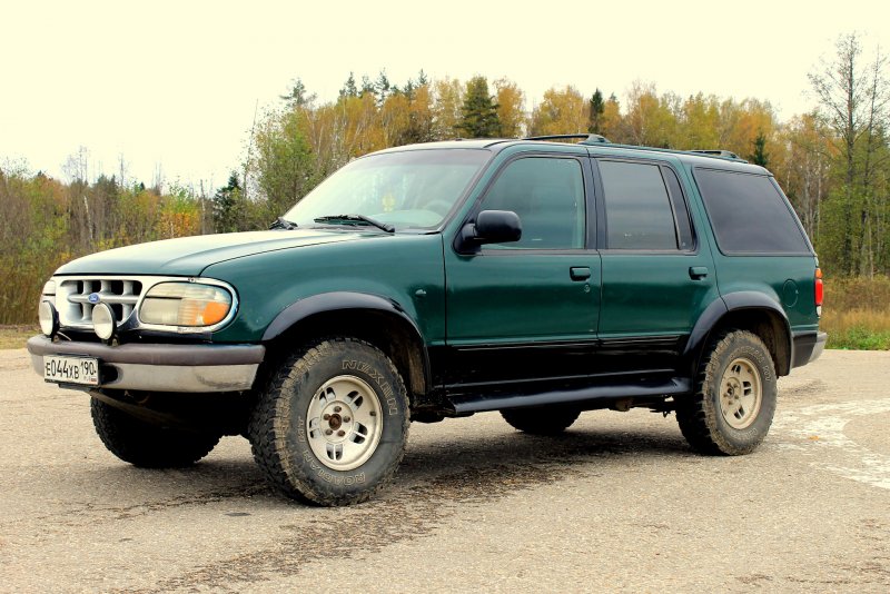 Ford Explorer 2 Sport