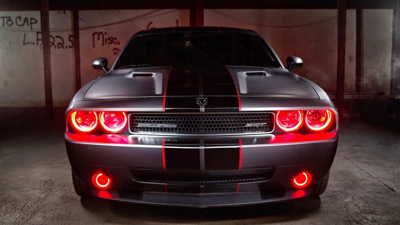 Dodge Challenger ангельские глазки