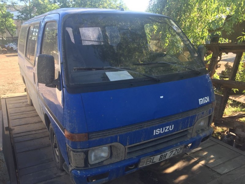 Isuzu Midi синий цвет
