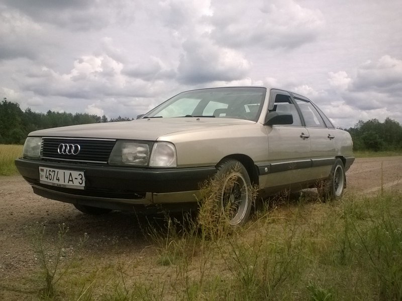 Ауди 100 серая