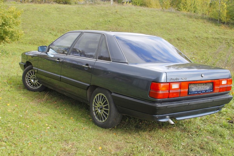 Ауди 100 с3 черная