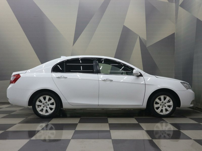 Geely Emgrand 7 белый