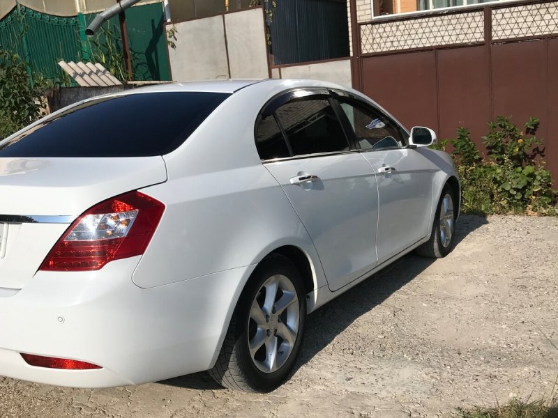 Geely Emgrand 7 белый
