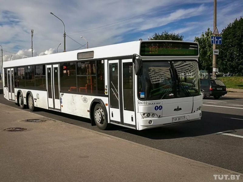 МАЗ 107 103