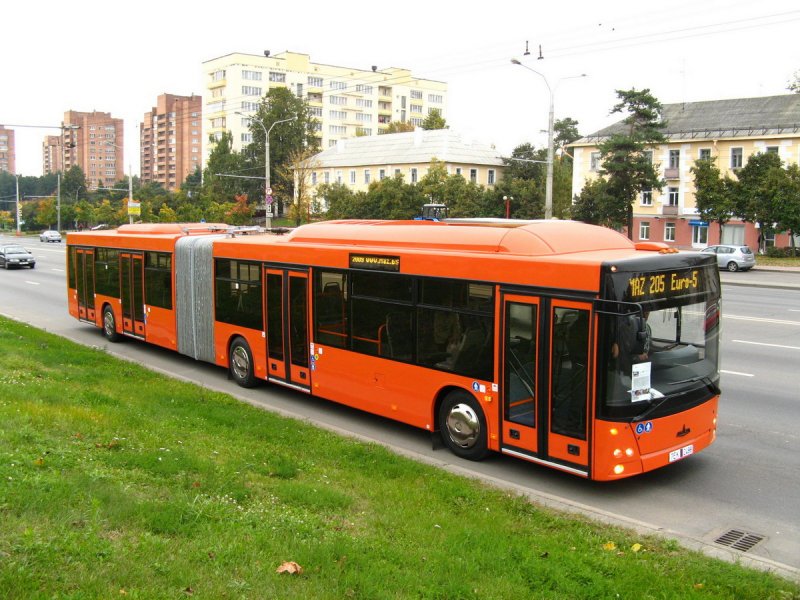 Низкопольный МАЗ 203