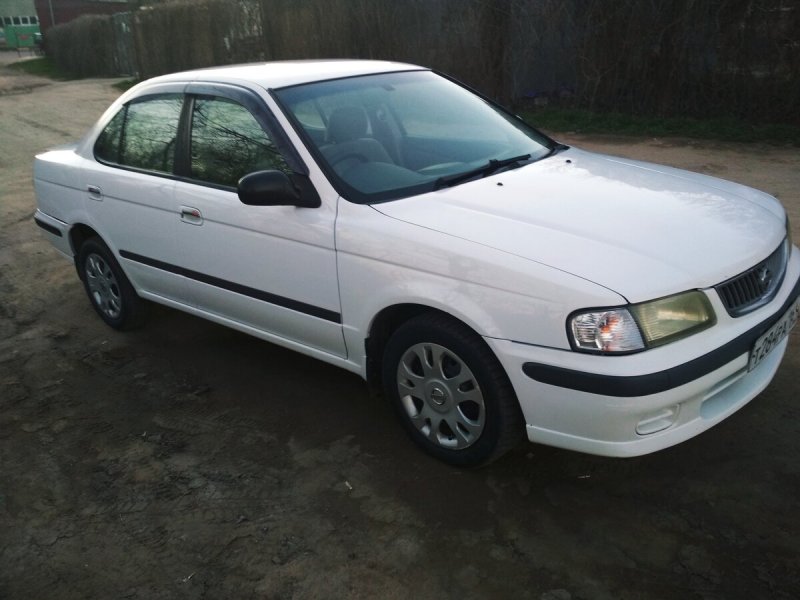 Nissan Sunny 2000 fb 14