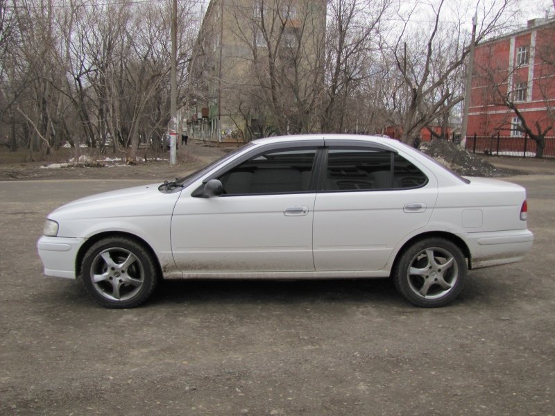 Ниссан Санни fb15 2000 года