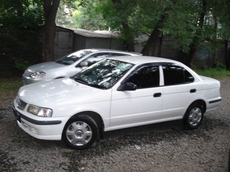Nissan Sunny 228