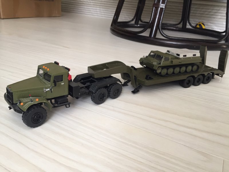 МАЗ-537 седельный тягач-тяжеловоз военный