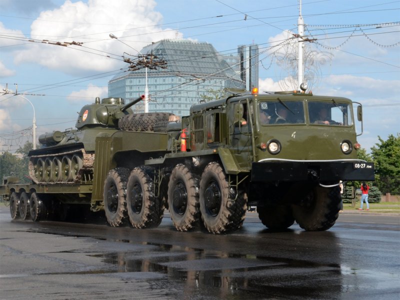 МАЗ 537