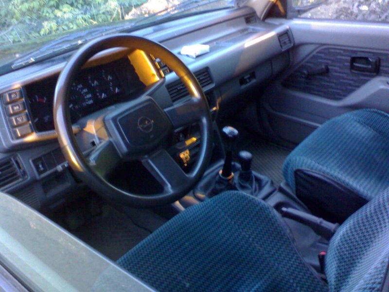 Opel Frontera Sport салон