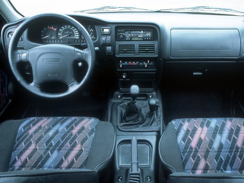 Opel Frontera, 1998 салон