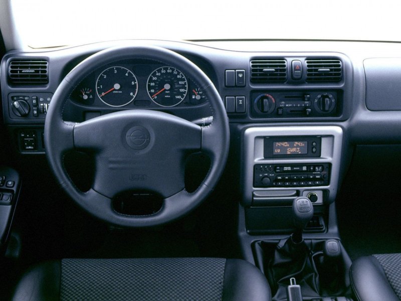 Opel Frontera, 1992 салон