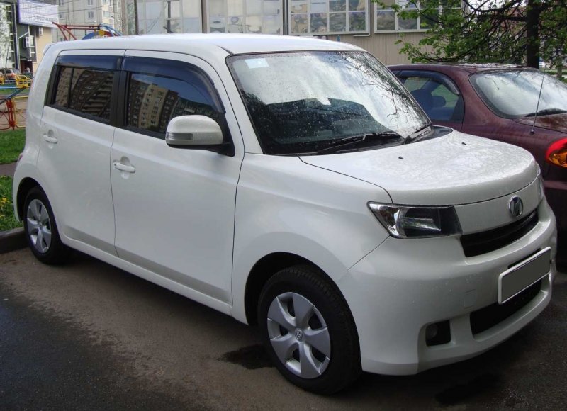 Toyota bb2