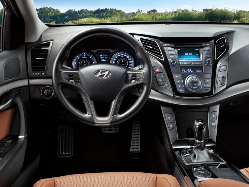 Hyundai i40 универсал салон